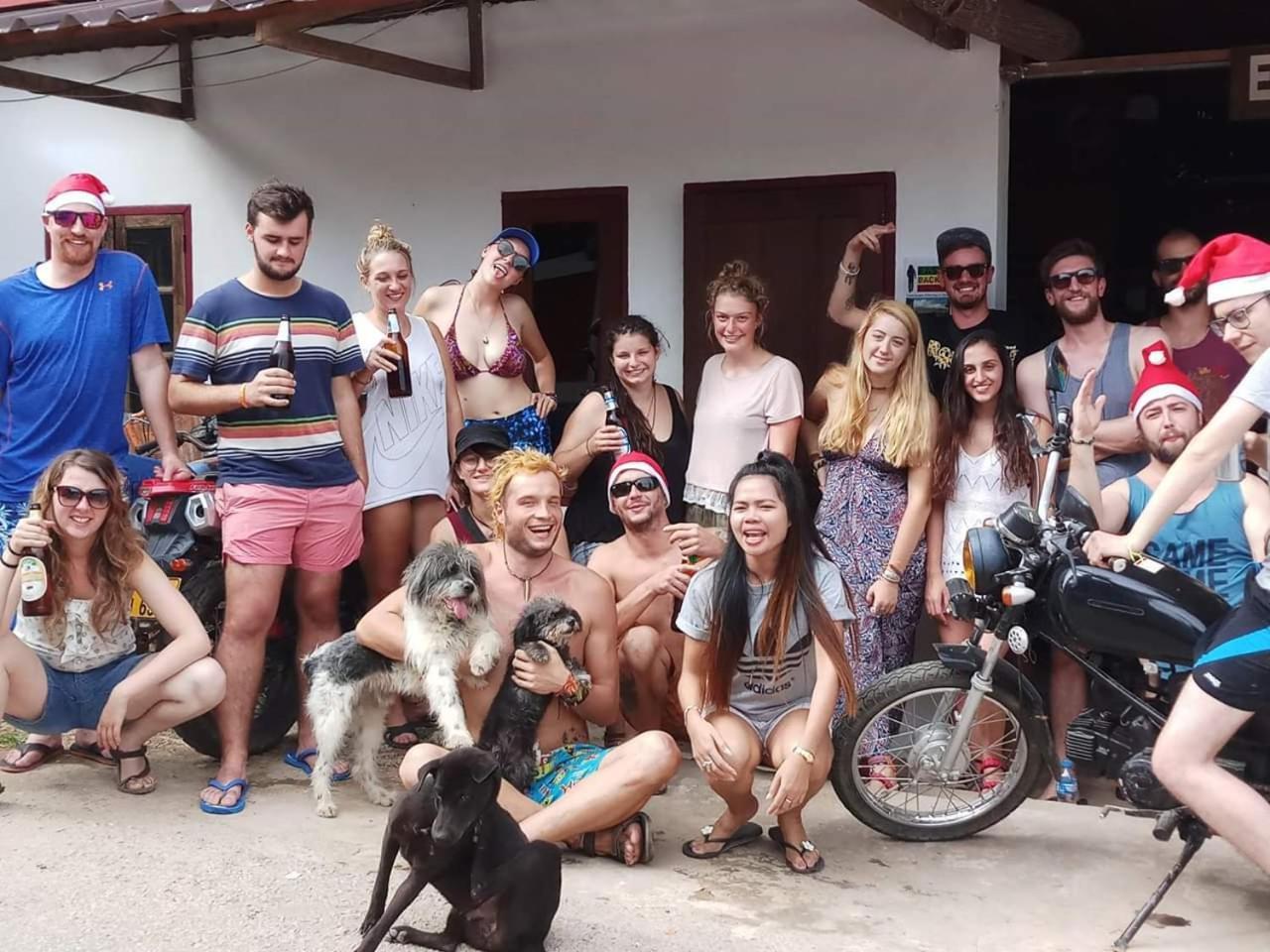 Easy Go Backpacker Hostel Ванг Виенг Екстериор снимка